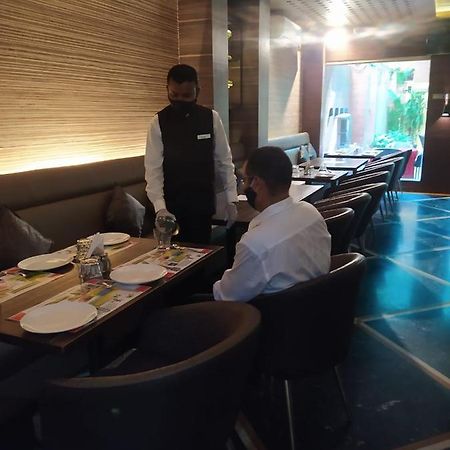 Hotel Plaza Mumbai Dış mekan fotoğraf