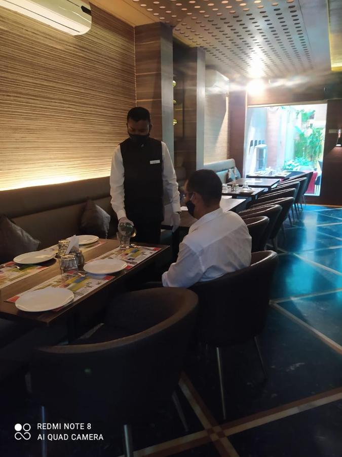 Hotel Plaza Mumbai Dış mekan fotoğraf