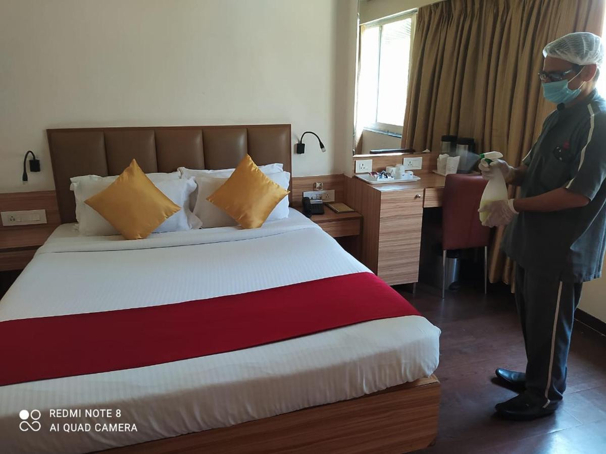 Hotel Plaza Mumbai Dış mekan fotoğraf