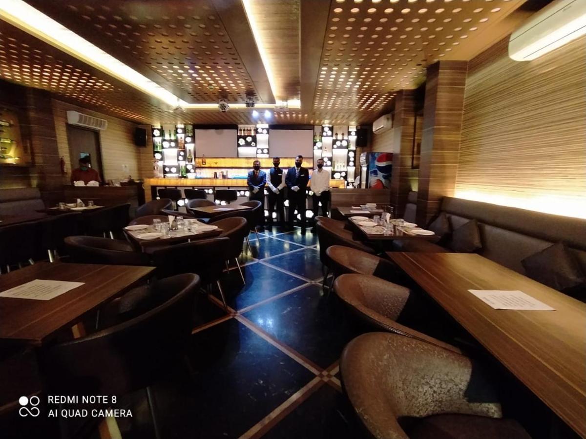 Hotel Plaza Mumbai Dış mekan fotoğraf