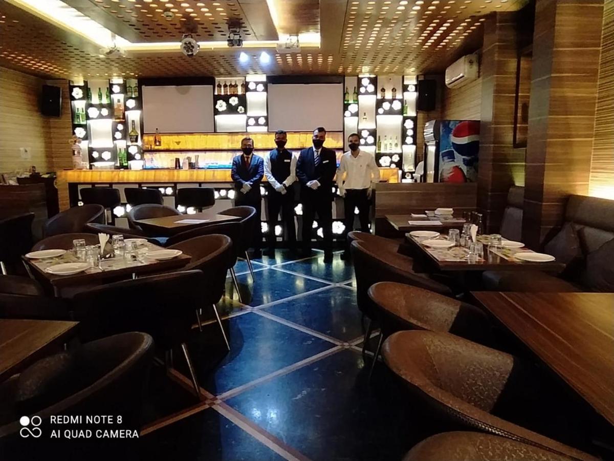 Hotel Plaza Mumbai Dış mekan fotoğraf