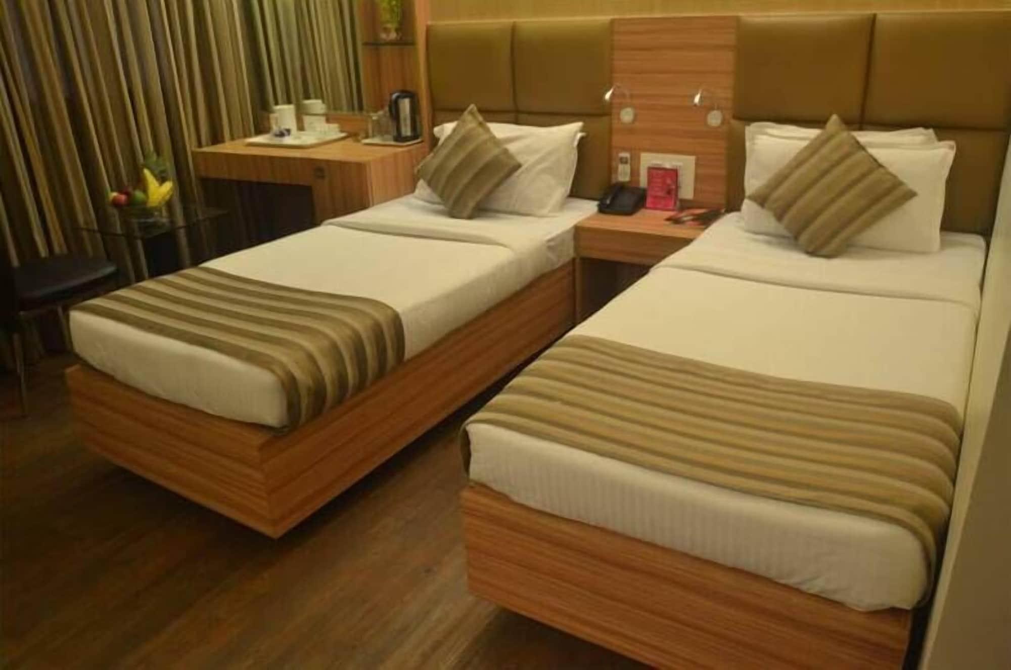 Hotel Plaza Mumbai Dış mekan fotoğraf