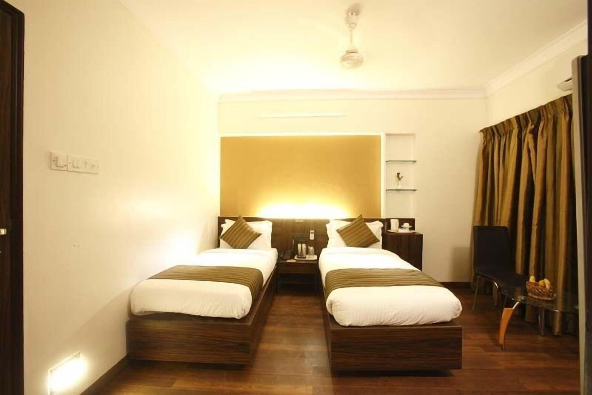 Hotel Plaza Mumbai Dış mekan fotoğraf