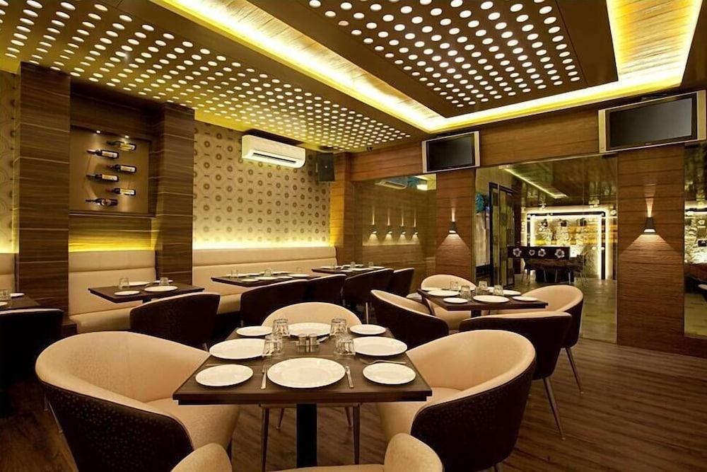 Hotel Plaza Mumbai Dış mekan fotoğraf