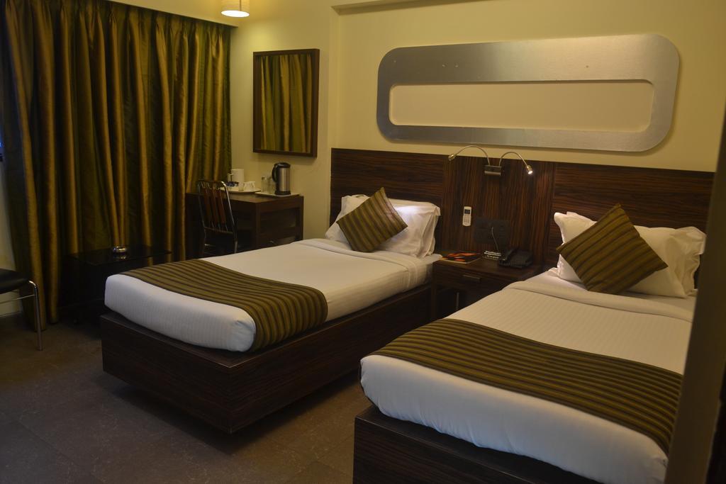 Hotel Plaza Mumbai Dış mekan fotoğraf